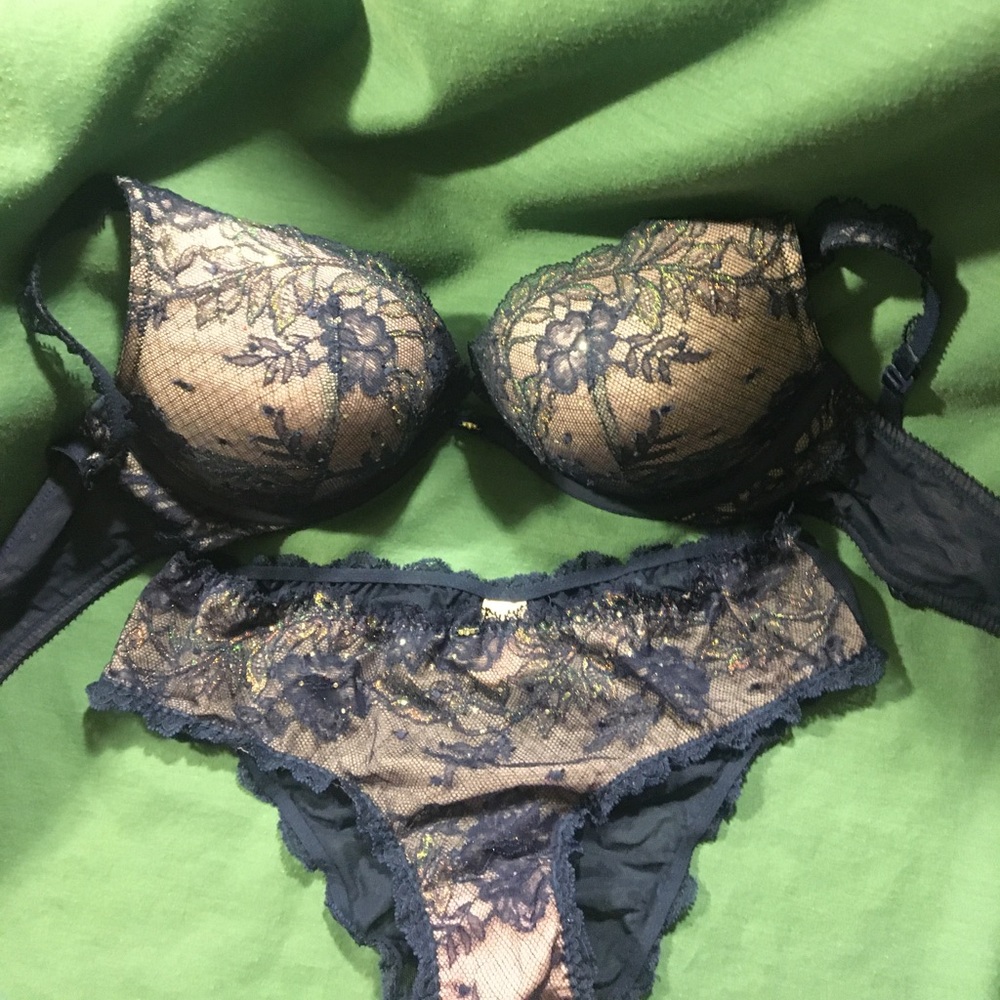 Victoria’s Secret bra/panty set